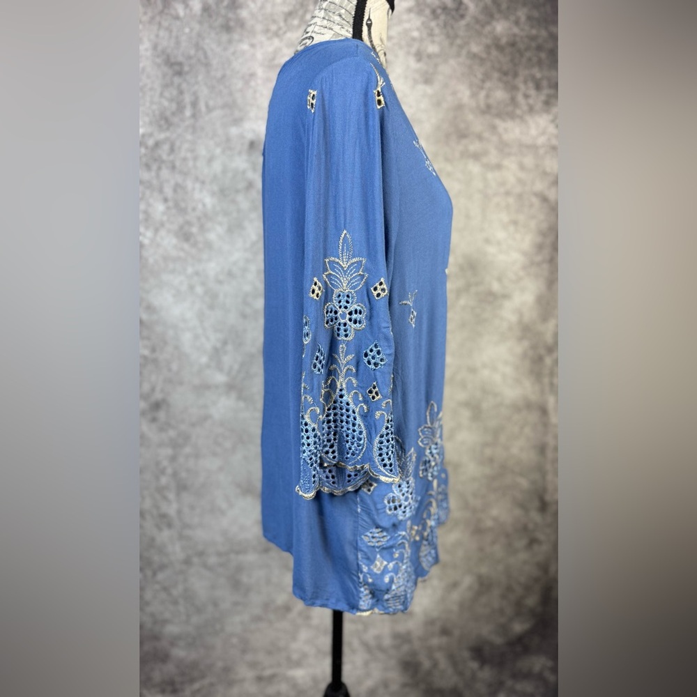 LIV Los Angeles Blue Embroidered Tunic Top M Boho Coastal Crochet Lace Rayon - Picture 4 of 10